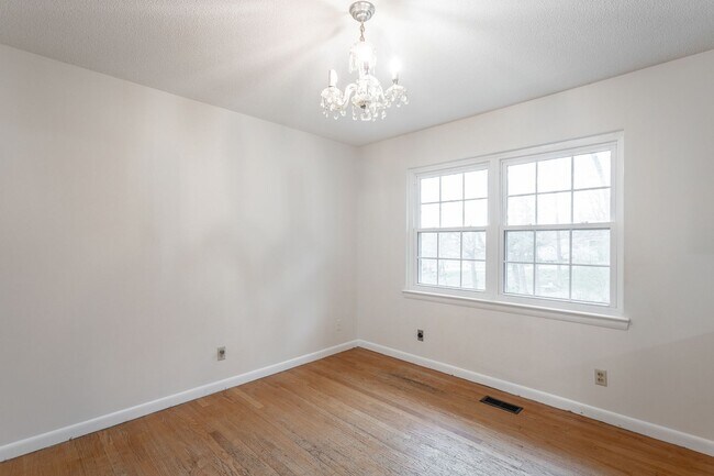 Building Photo - 3 Bedroom · 2 Bath Home in East Brainerd N...