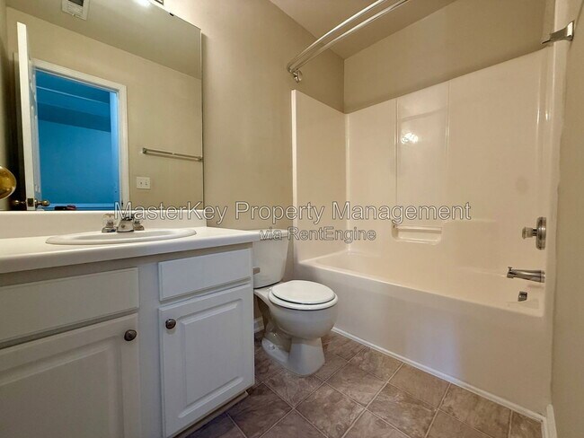 Building Photo - 414 Walnut Woods Dr