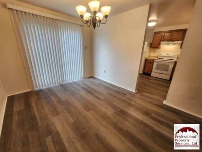 Building Photo - Upgraded End Unit In Amber Meadows