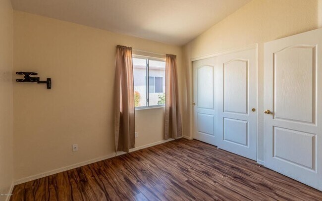 Building Photo - 3Bdrm / 2Ba  Bright & Clean near Thorneydale/Hardy