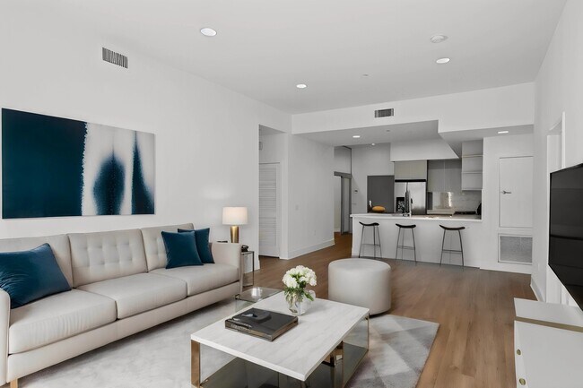 Interior Photo - 5308 Sepulveda Blvd