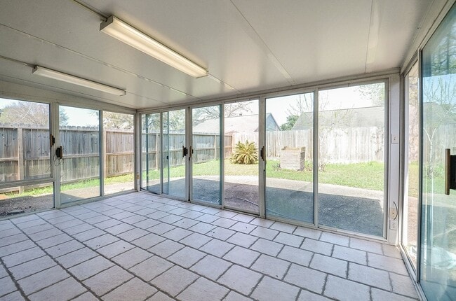 Building Photo - 17518 Autumn Trails Ln