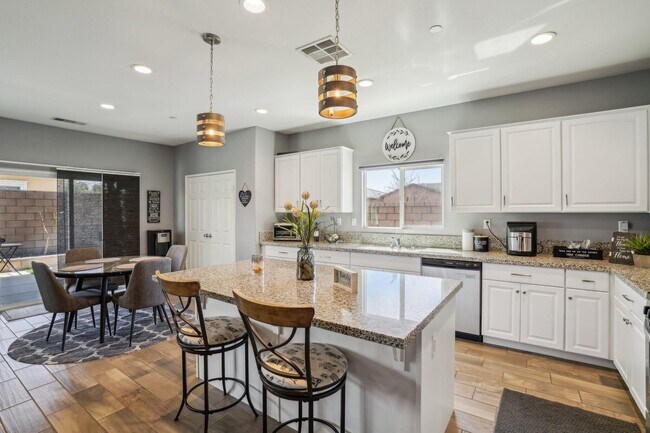 Building Photo - 42912 Gazapo Ct