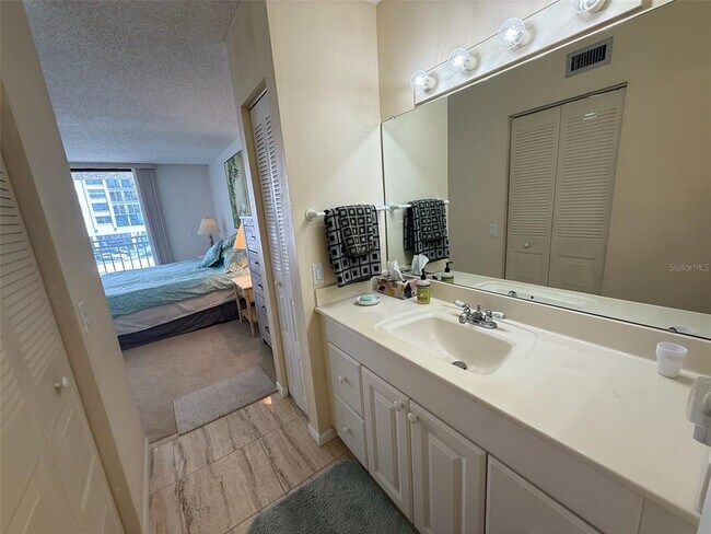 Building Photo - 6279 Sun Blvd