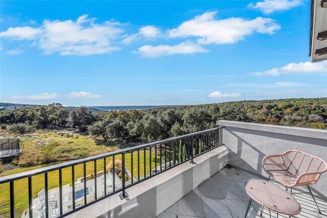 Building Photo - 105 Willow Hill Dr