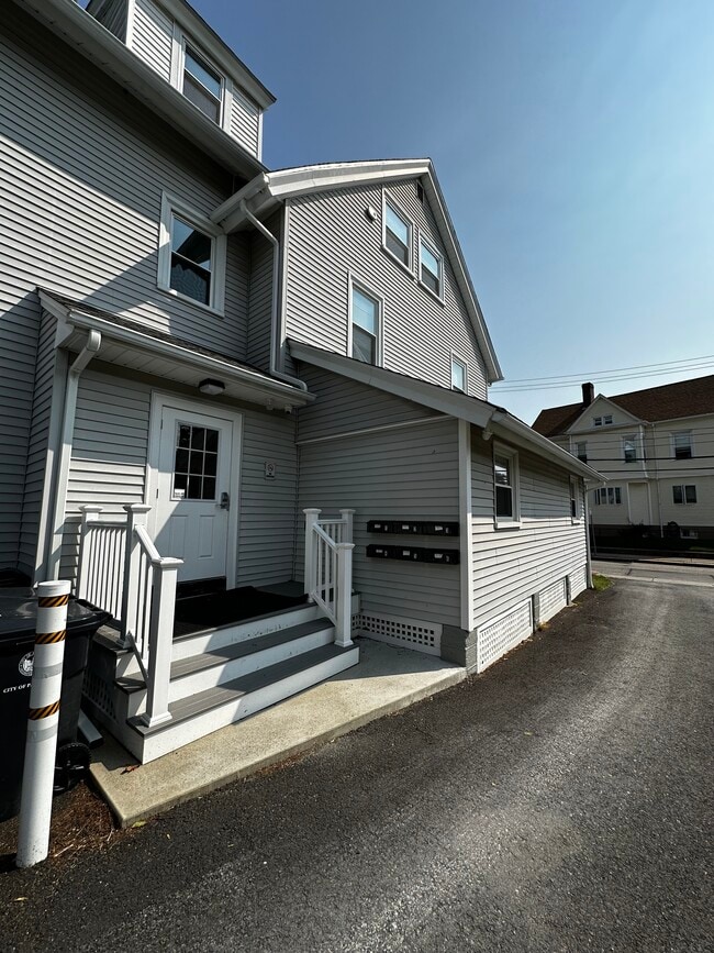 Building Photo - 31 Grove St