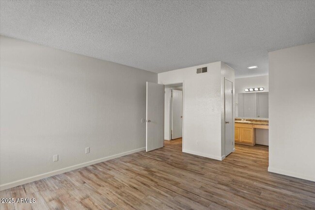 Building Photo - 2938 N 61st Pl