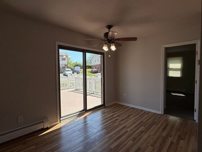Building Photo - 2 Bed - Aston
