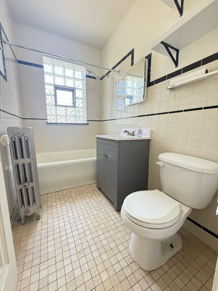 Building Photo - 2136 N Spaulding Ave
