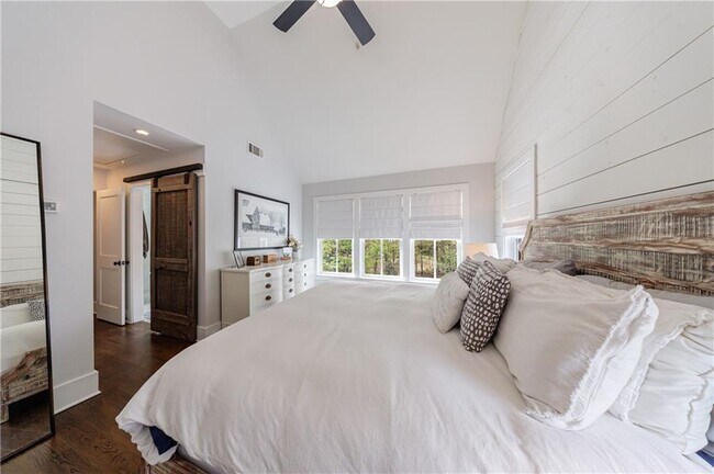 Building Photo - 1000 Loliver Ln