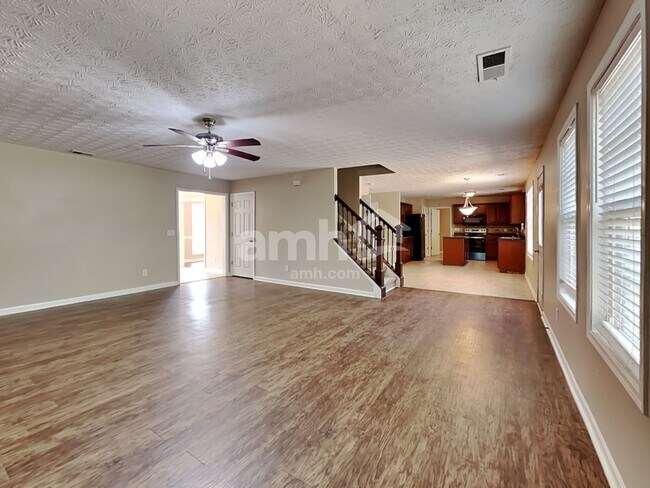 Building Photo - 70 Maxton Ave