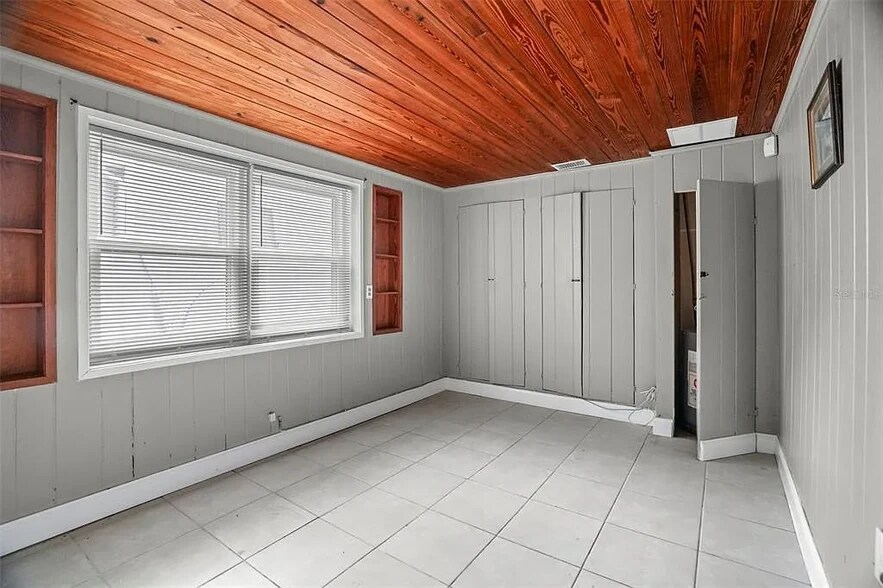 Building Photo - 446 37th Ave NE