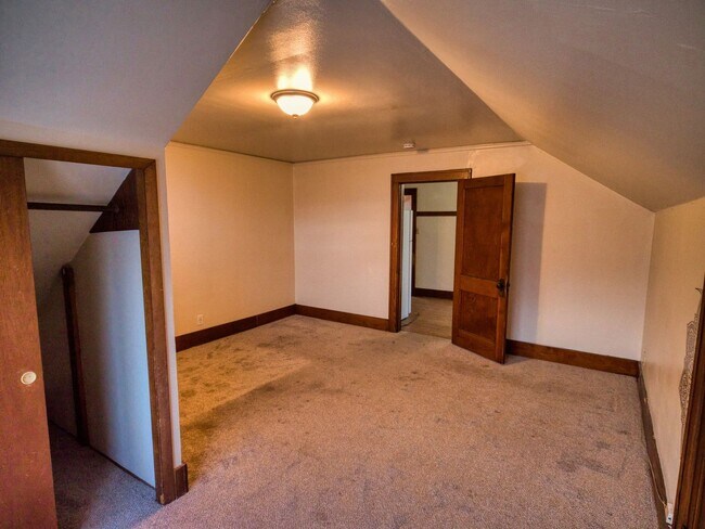 Building Photo - JNF 4932 W. Beloit Rd.