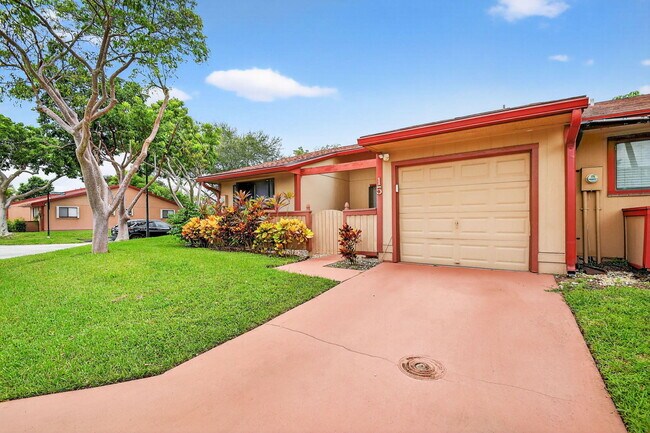 Building Photo - 15 Farnworth Dr