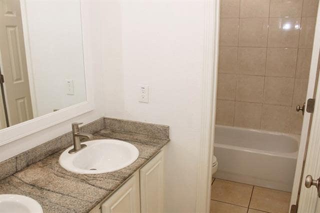Building Photo - 755 Lakeside Dr