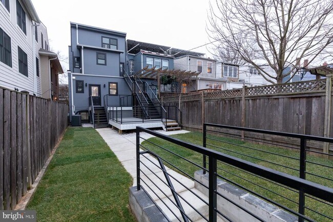 Building Photo - 1321 Shepherd St NW