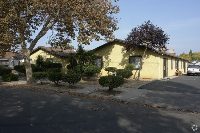 Primary Photo - 1701-1719 Elm Ave