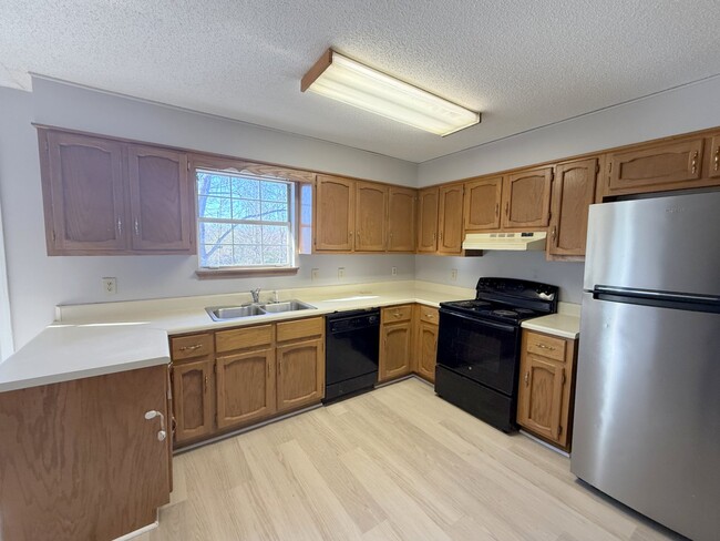 Building Photo - 13001 Virginia Ct