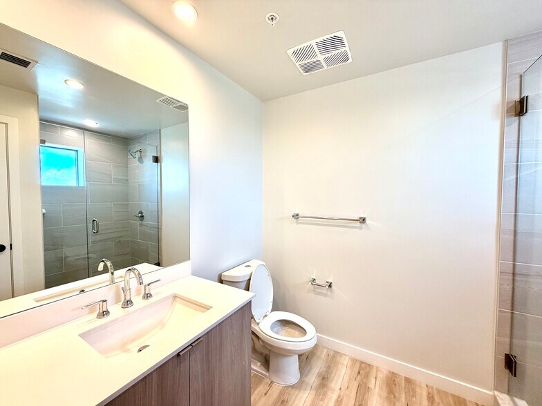 Building Photo - 452 SW 2nd St