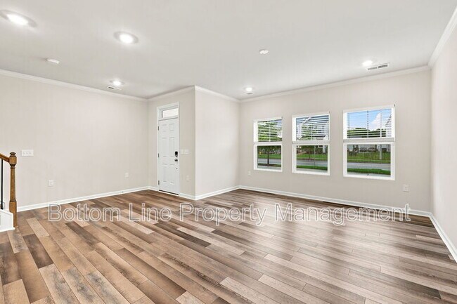 Building Photo - 2312 Kasota Ln