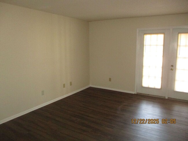 Building Photo - 2110 Lennox St