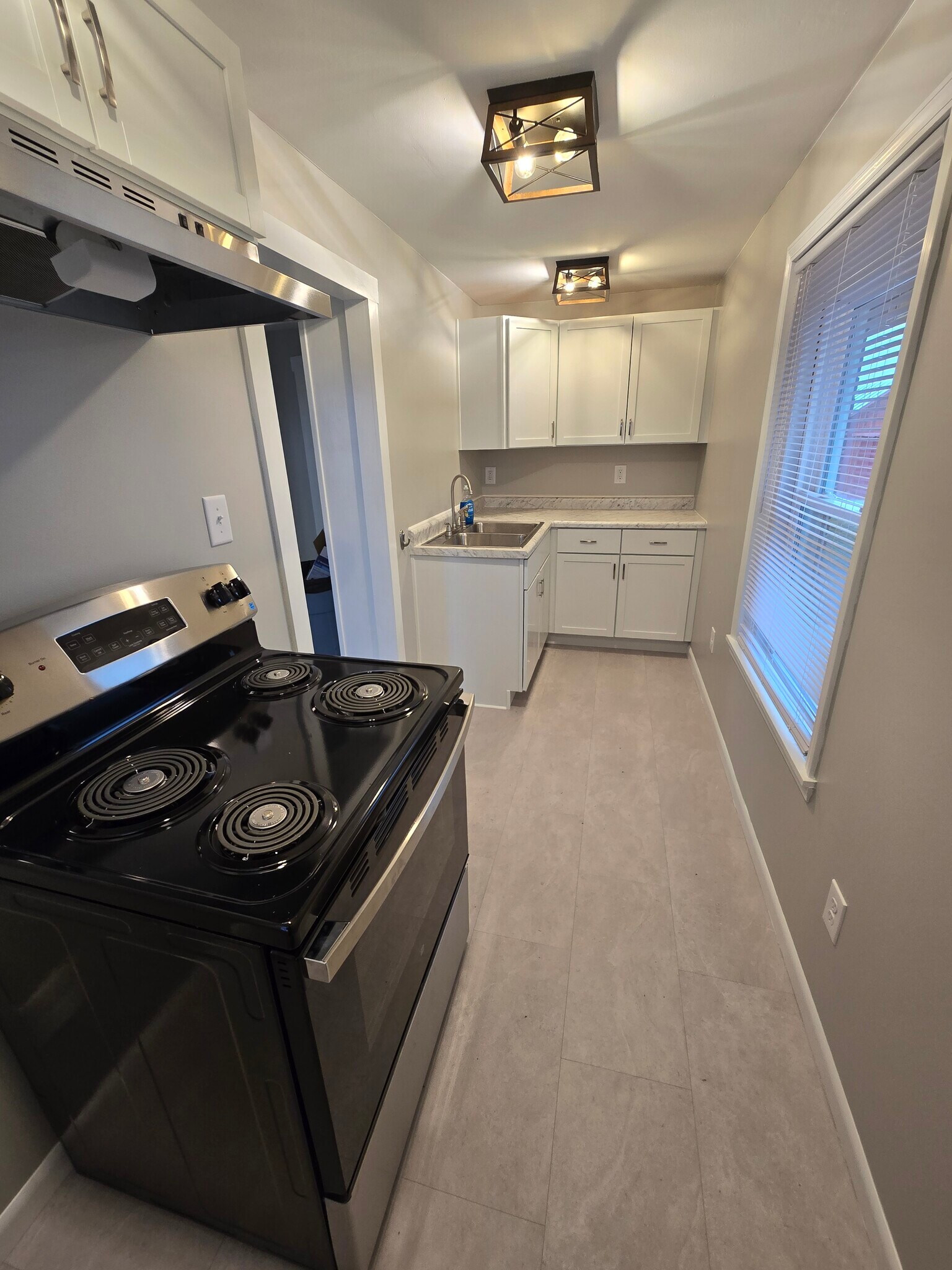 Kitchen - 900 Thomas Rd