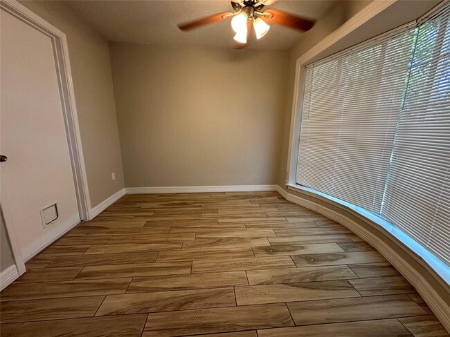 Building Photo - 207 Brigadoon Ln
