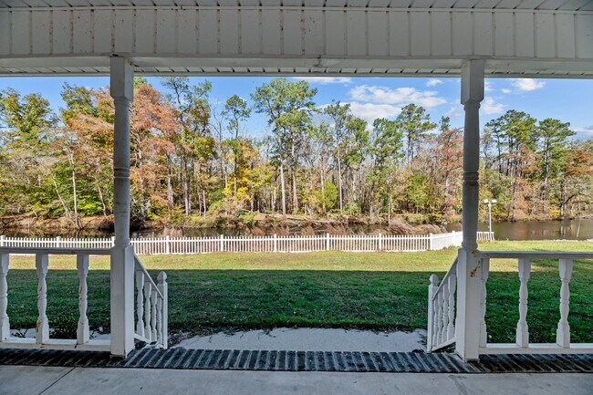 Building Photo - 105 3rd St