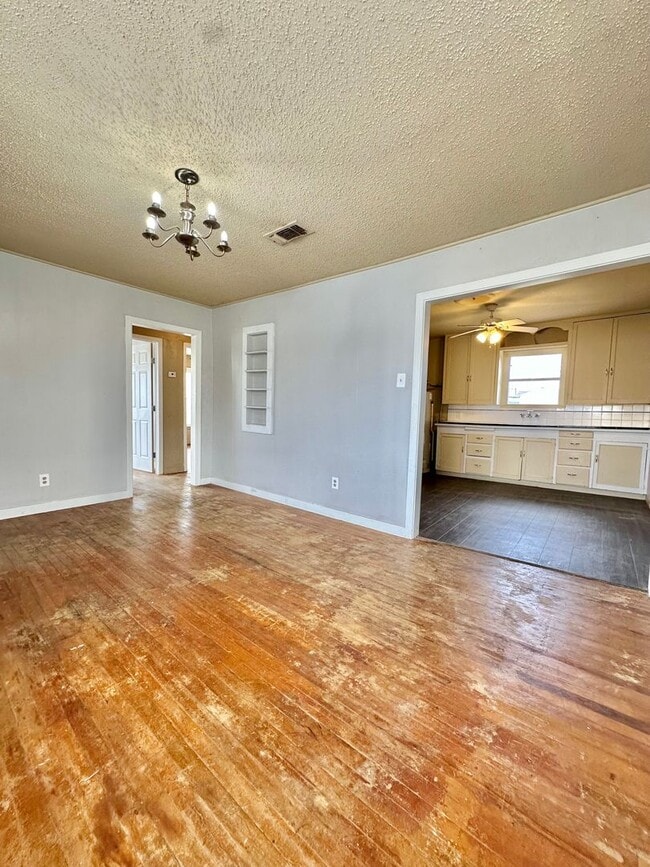 Building Photo - COMING FEBRUARY 2026 - Centrally Located 2-Bedroom Home!