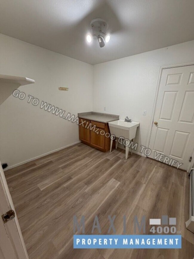 Building Photo - 210 W Sunset Dr