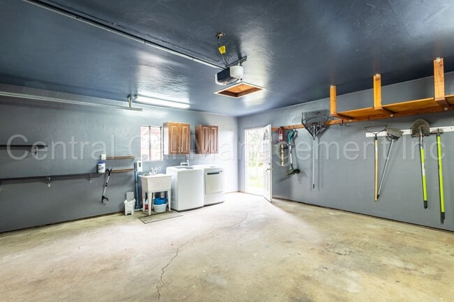 Building Photo - 2 Bedroom/1 Bath Home - $1795 Per Month!