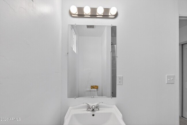 Building Photo - 1113 N Coolidge Ave