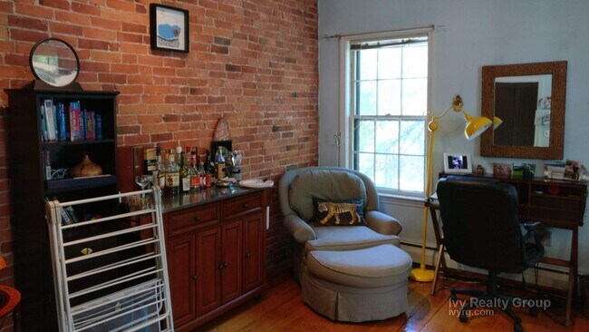 Building Photo - 320 Amory St