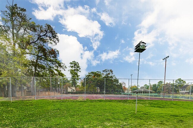 Building Photo - 202 Old Bridge Lake St