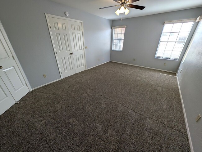 Building Photo - 3 Bedroom Patio Home in Joshua Village Nea...