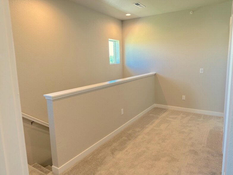 Building Photo - 844 Schlagel St