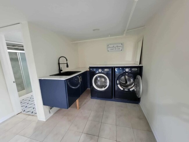 Building Photo - 4014 N Octavia Ave