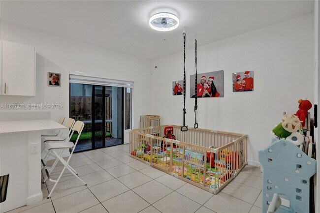 Building Photo - 250 SW 159th Ct