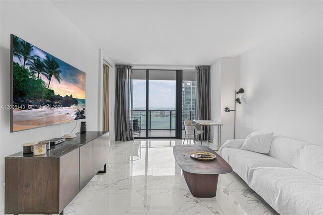 Building Photo - 650 NE 32nd St