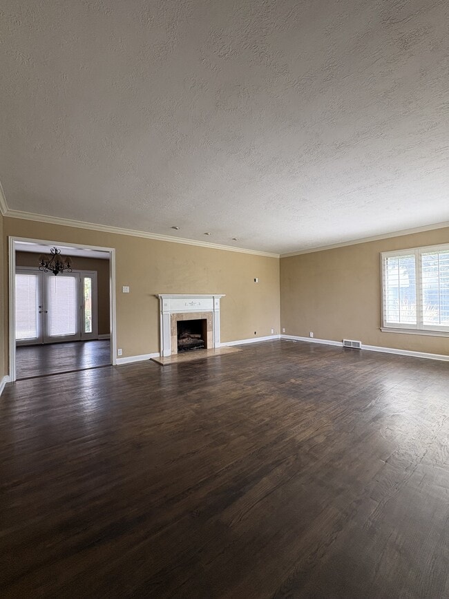 Building Photo - 2395 Bernadine Dr