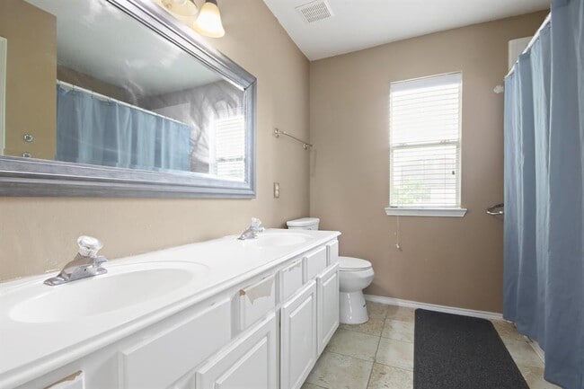 Building Photo - 18609 Woodbreeze Dr