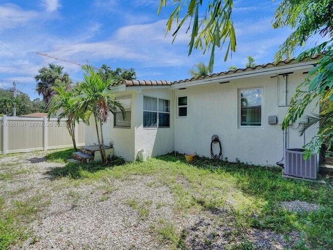 Building Photo - 615 SW 4th Ave