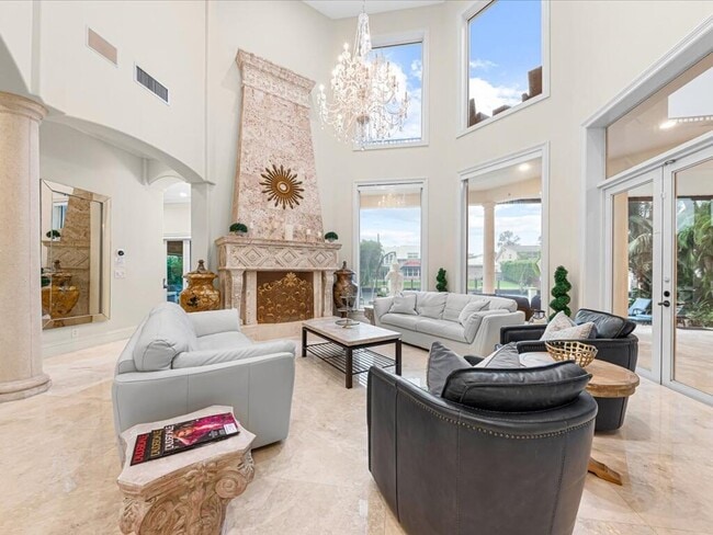 Building Photo - 3030 NE 45th St