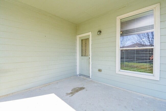 Building Photo - 4310 S Vineyard Mdw Ln