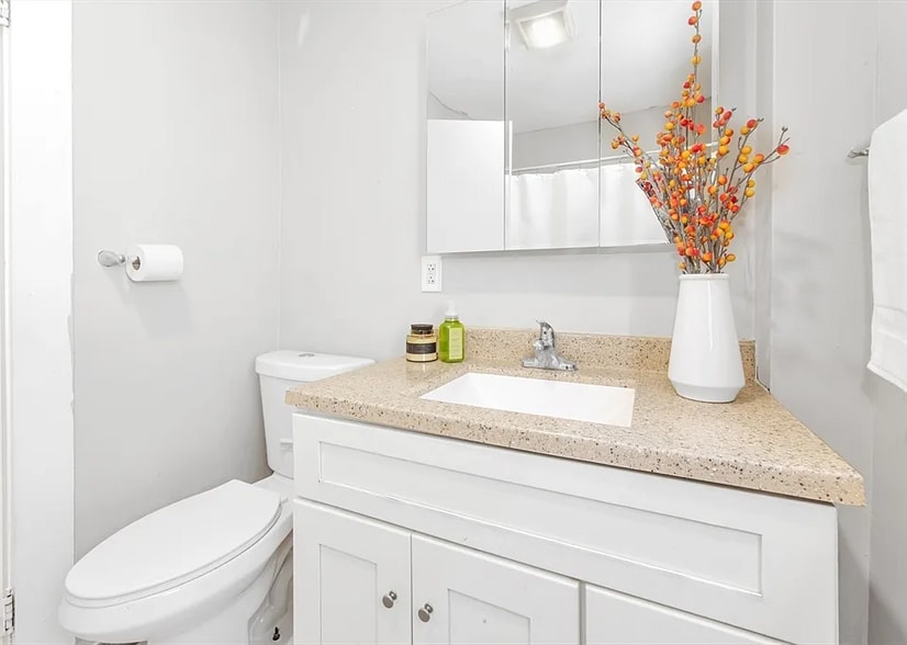 Building Photo - 6 Priesing St