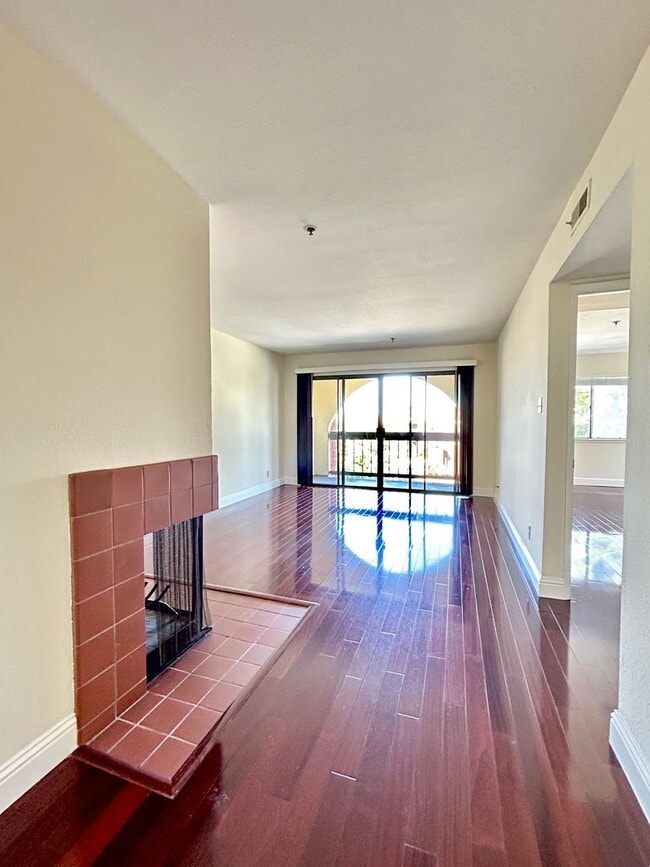 Building Photo - First-Floor 2-bedroom/2-bathroom Condo In San Carlos Available Now!