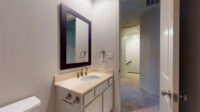 Building Photo - 1708 Upland Lakes