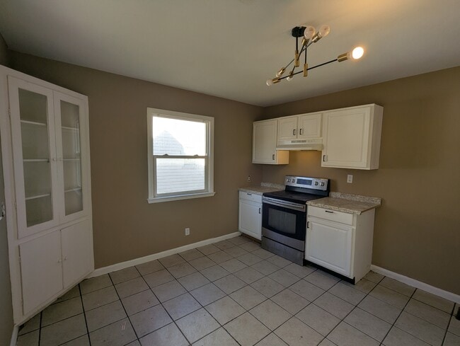 Building Photo - 549 S Ashburton Rd