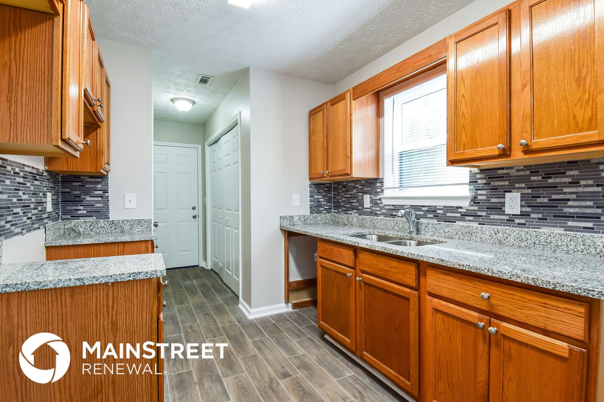 Building Photo - 8043 Trinity Park Dr