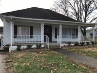 Building Photo - Two Bedroom Home located Downtown Corbin, KY